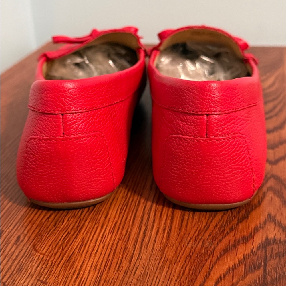 Michael Kors, Cherry Red with Gold Bow, Flats - Picture 3 of 4